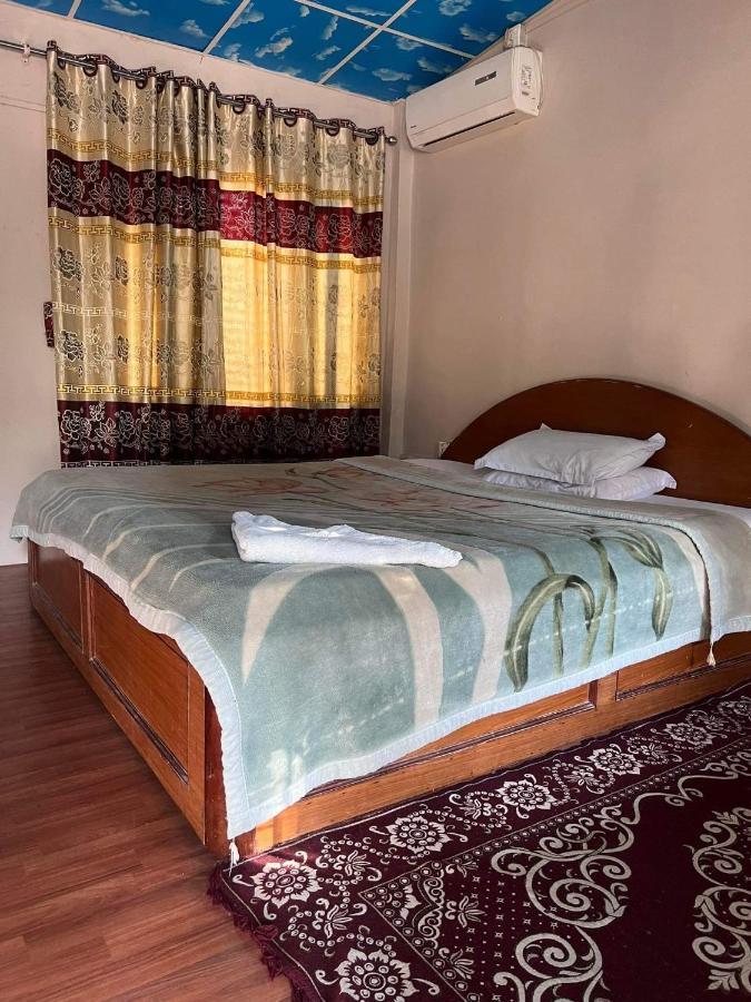 Safari Wildlife Lodge And Camp Chitwan Exterior photo